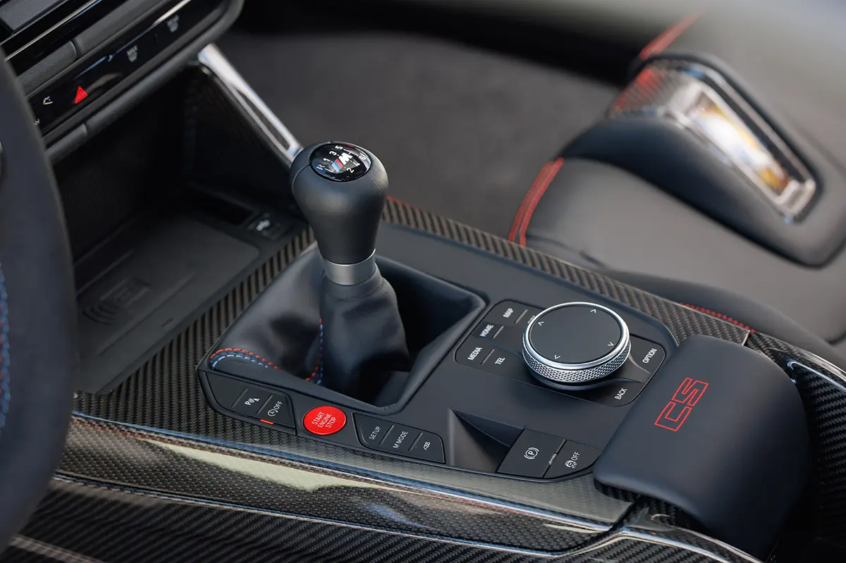 BMW M3 CS「MT採用の限定モデル」～インテリア（シフトノブ）