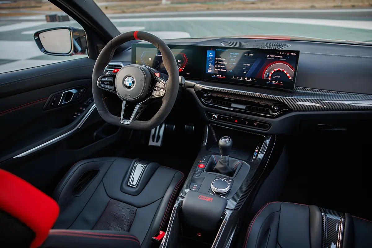 BMW M3 CS「MT採用の限定モデル」～インテリア