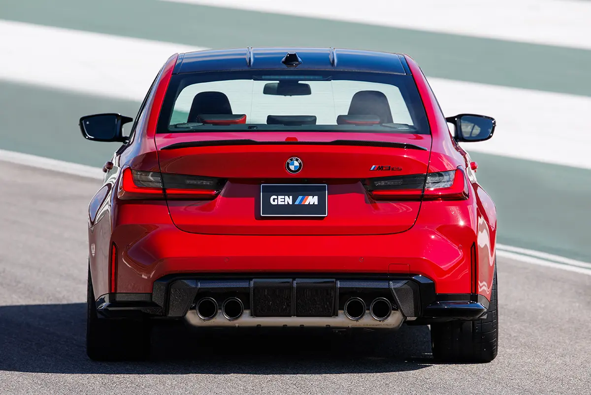 BMW M3 CS「MT採用の限定モデル」～エクステリア（レッド、静止、リア）