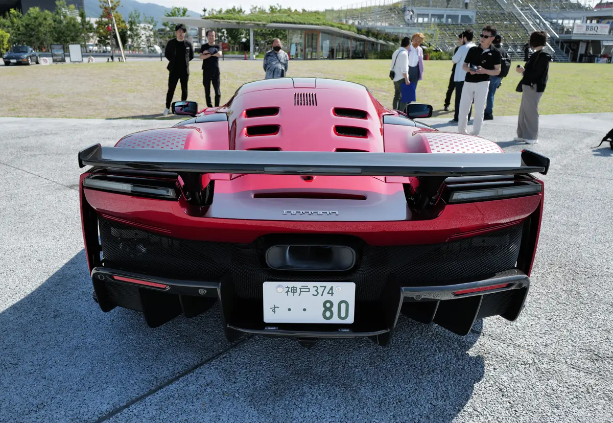 レッドのフェラーリF80（リア）