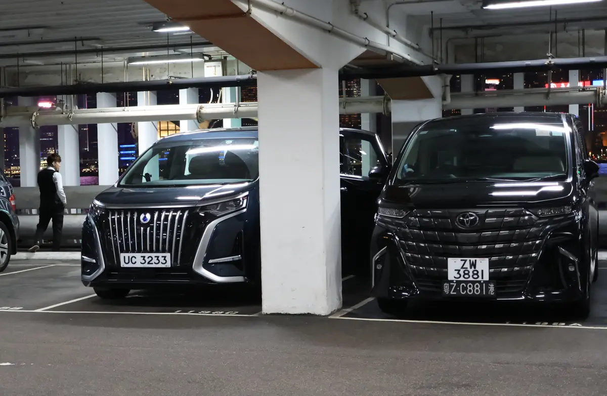BYDの高級ブランド、デンツァ(DENZA))のミニバン