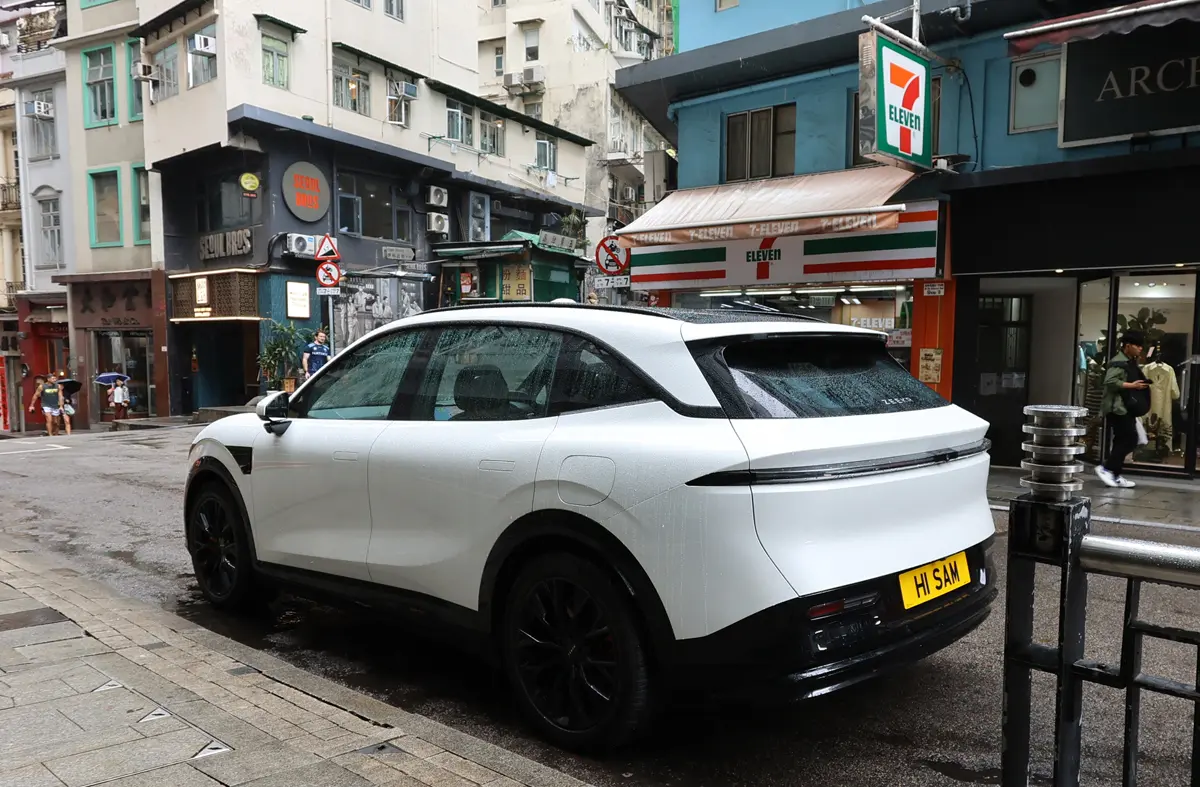 香港で見かけたシャオペンのEV