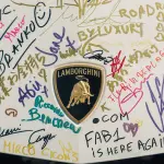 ランボルギーニの祭典、「ランボルギーニアリーナ」の風景～ファンの寄せ書きによるウルス