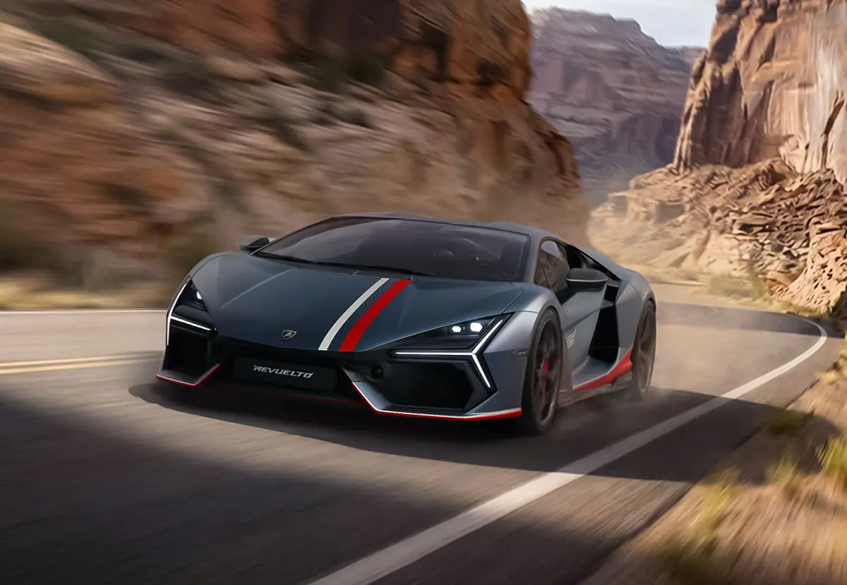 ランボルギーニの北米限定モデル、レヴエルトNA63のフロント（グレー、走行）