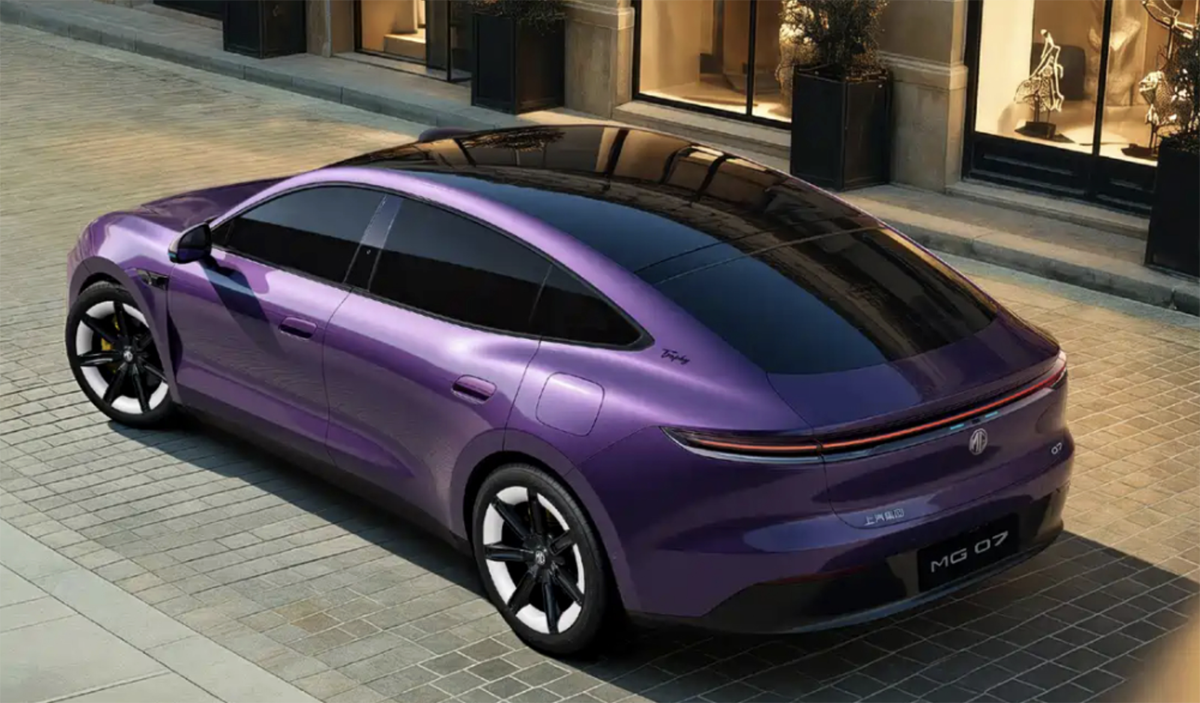 中国MGが発表した新型EV、MG 07のリア（パープル）