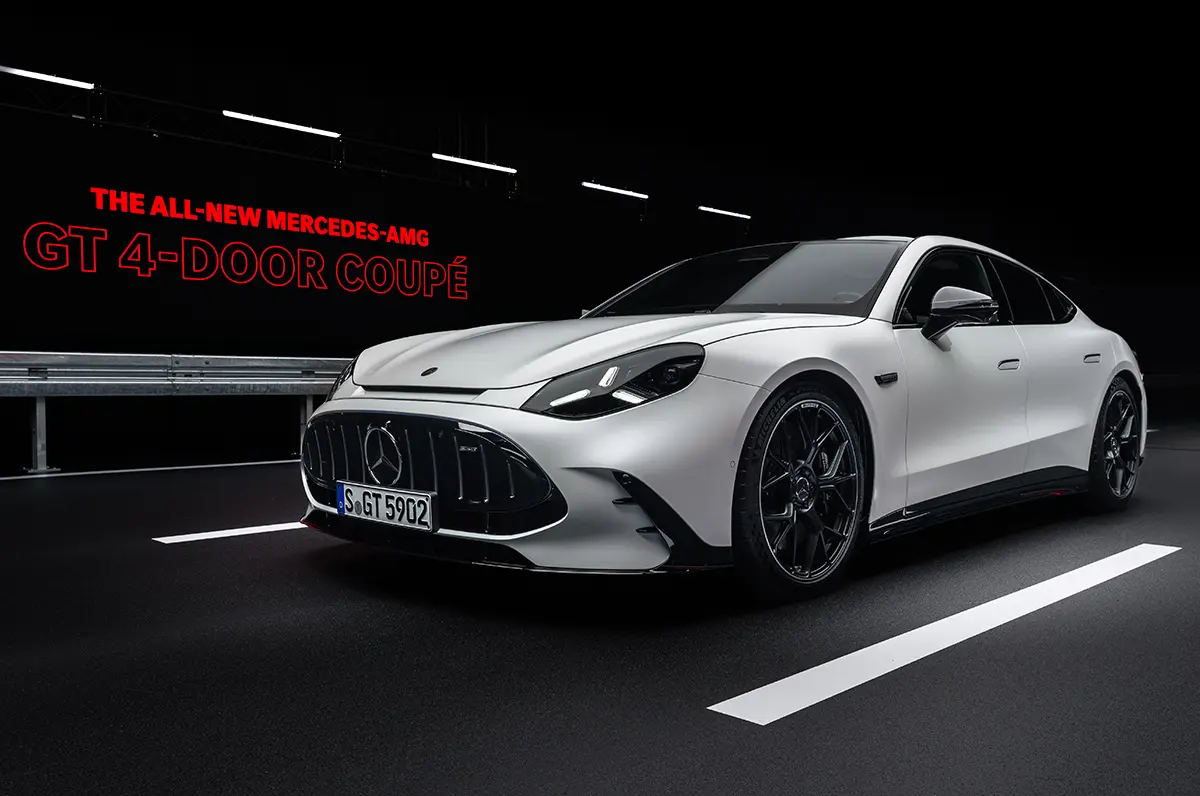 メルセデスAMG GT 4ドアクーペ（ホワイト）のエクステリア～フロント