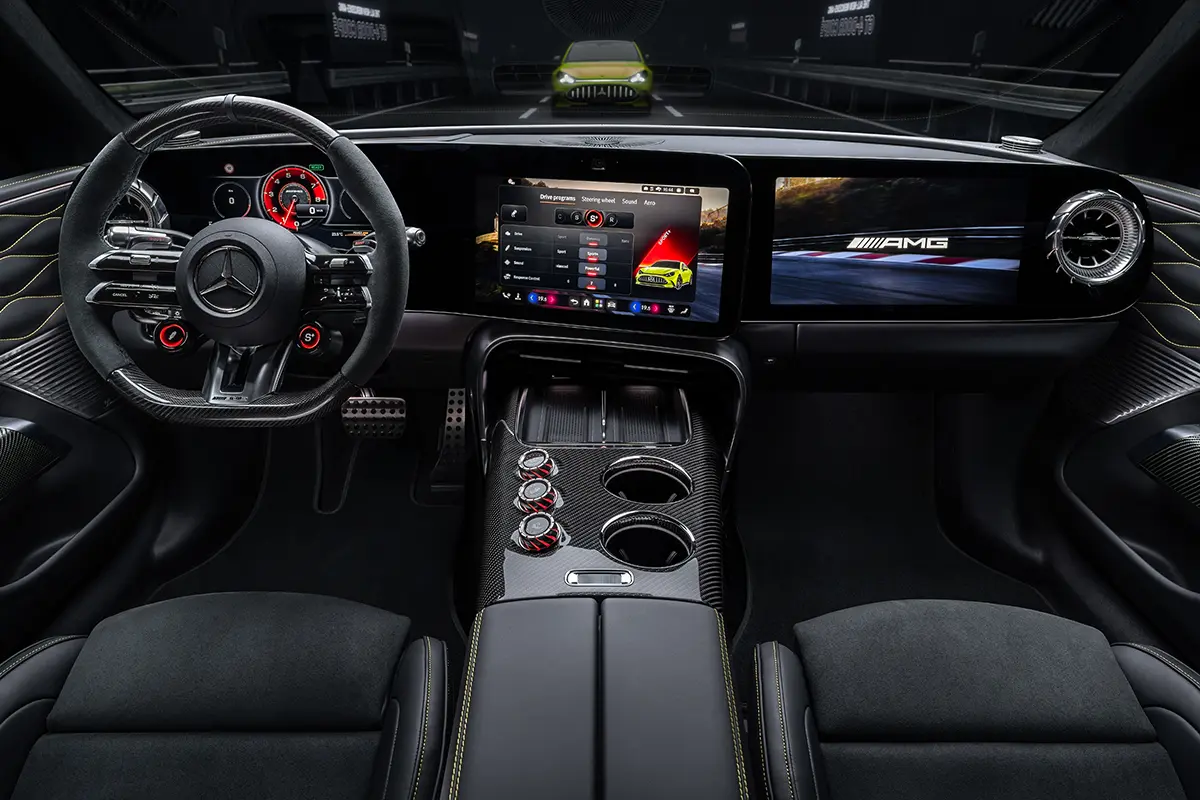 メルセデスAMG GT 4ドアクーペのインテリア～全景