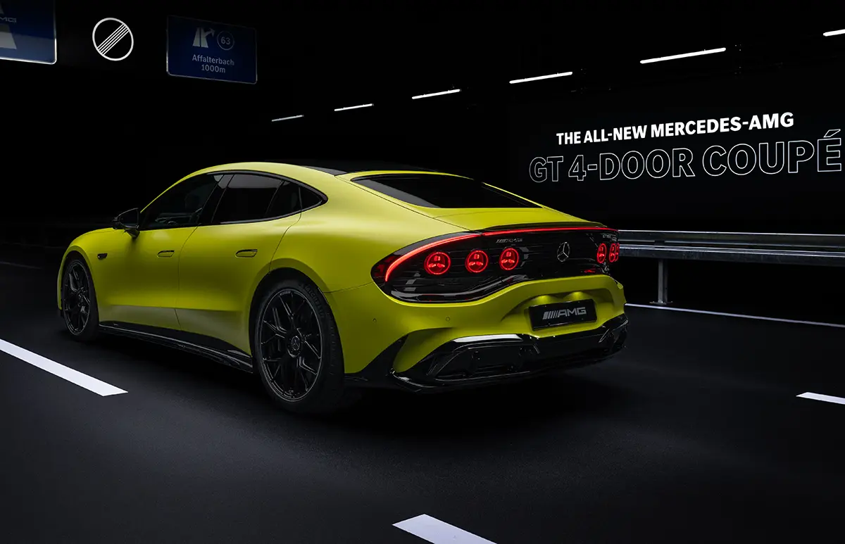 メルセデスAMG GT 4ドアクーペ（イエロー）のエクステリア～リアとテールランプ