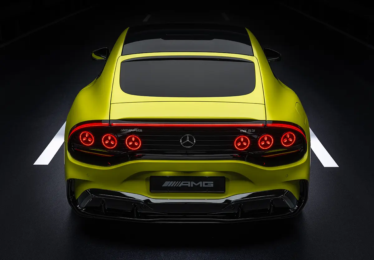 メルセデスAMG GT 4ドアクーペ（イエロー）のエクステリア～リアとテールランプ