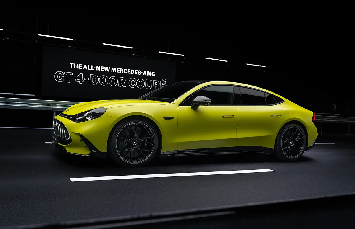 メルセデスAMG GT 4ドアクーペ（イエロー）のエクステリア～サイド