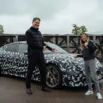 新型メルセデスAMG GT 4ドアクーペのプロトタイプ、そして開発ドライバーにメルセデス・ベンツCEO
