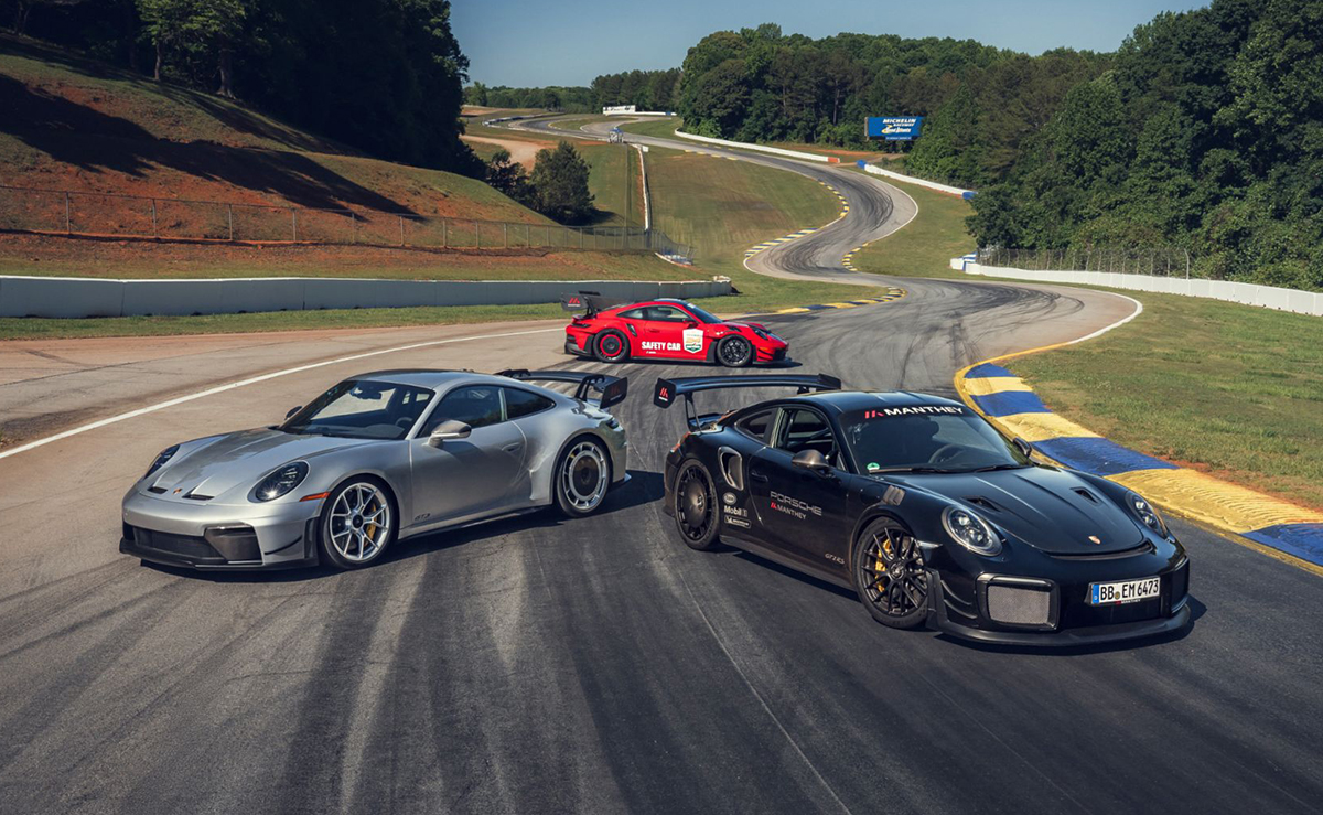 ポルシェ911GT2 RS「マンタイキット」装着車～レッド、シルバー、ブラック～コース上での静止