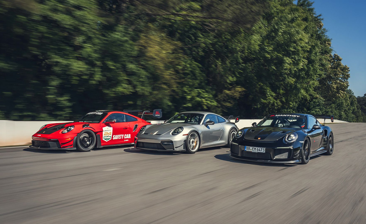 ポルシェ911GT2 RS「マンタイキット」装着車～レッド、シルバー、ブラック～走行