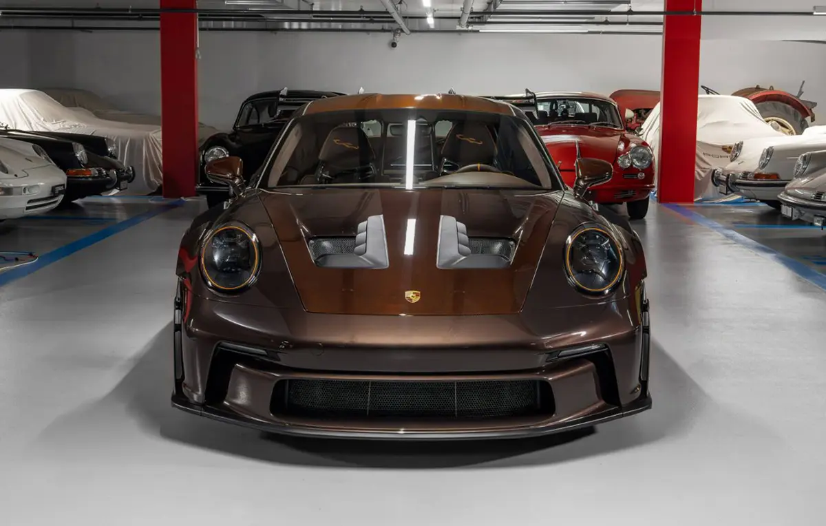 ポルシェのパーソナリゼーションプログラム、ソンダーヴンシュにて仕上げたブラウンの911GT3RS～フロント