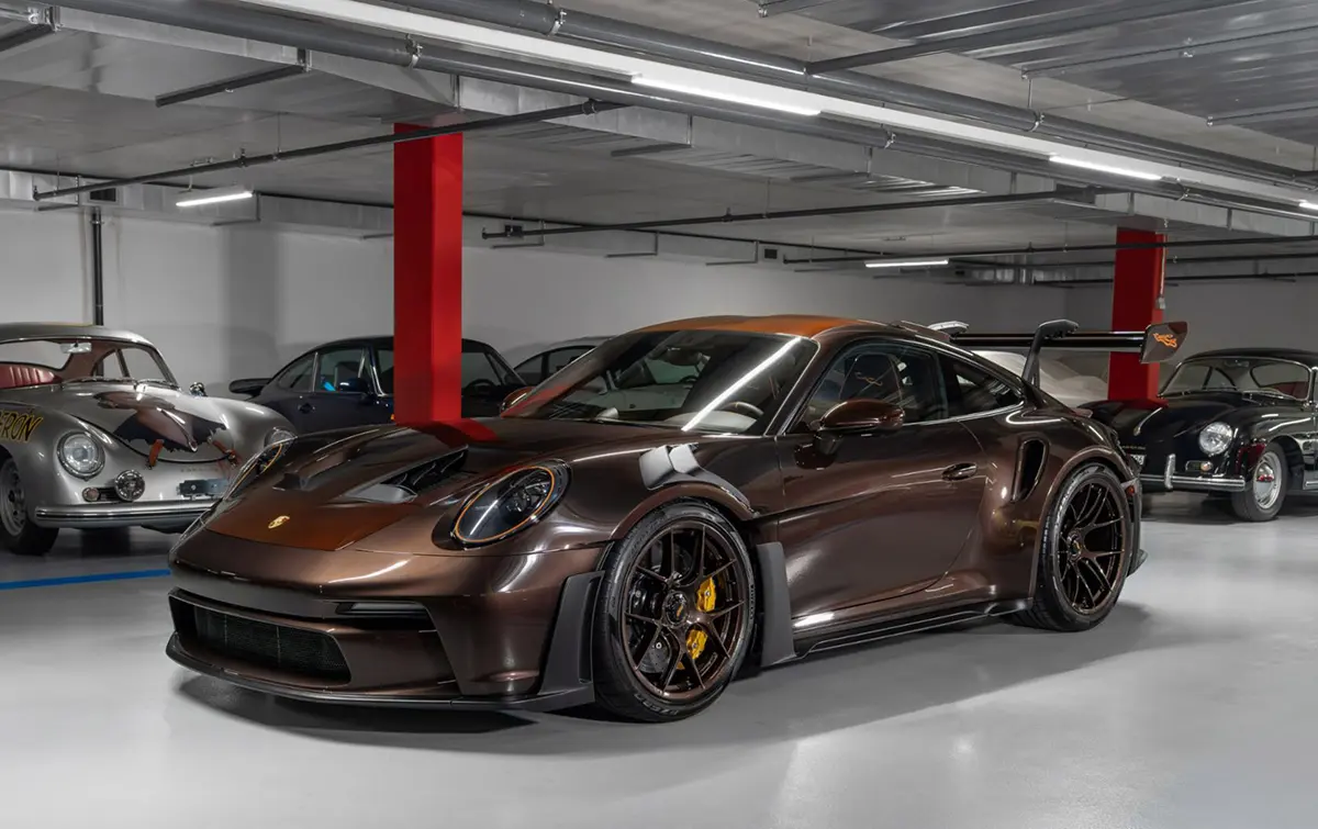 ポルシェのパーソナリゼーションプログラム、ソンダーヴンシュにて仕上げたブラウンの911GT3RS～エクステリア全景