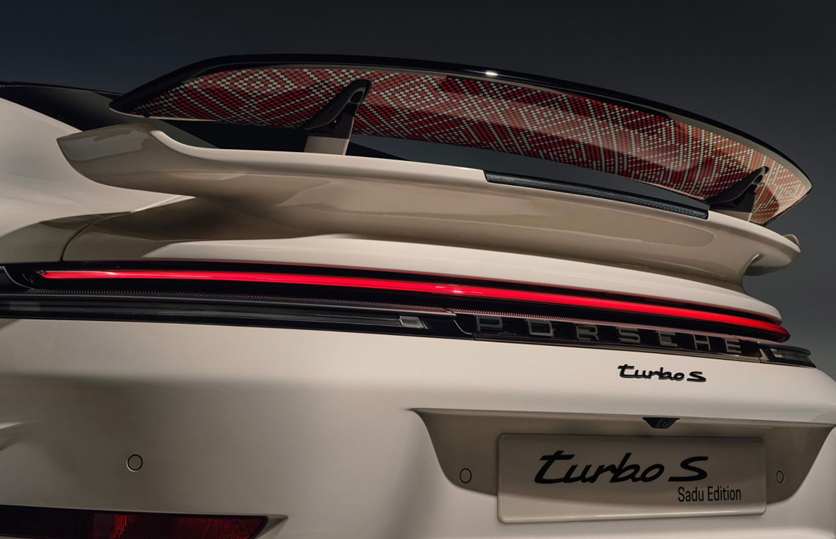 ポルシェ911ターボ「サドゥ・エディション」のエクステリア～リアスポイラー