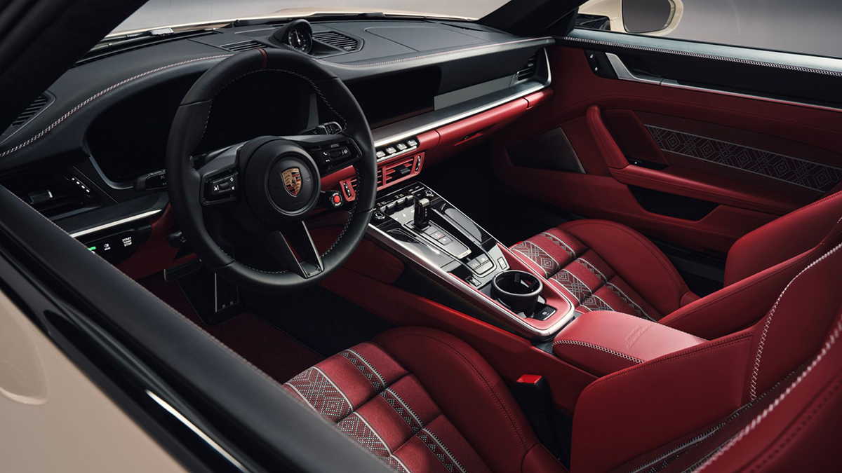 ポルシェ911ターボ「サドゥ・エディション」のインテリア