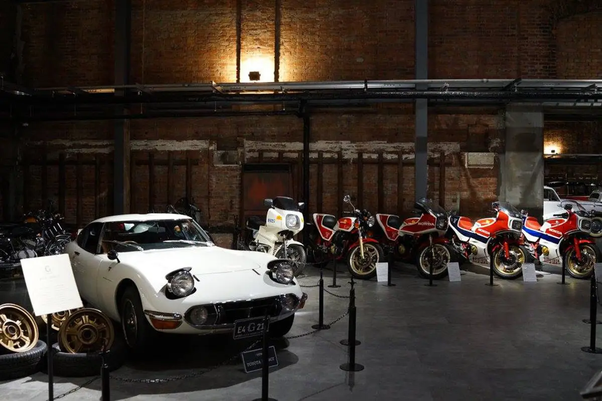 ホワイトのトヨタ2000GT