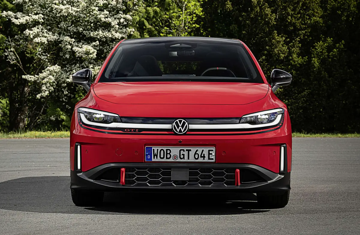 フォルクスワーゲン（VW）ポロGTI（レッド）のフロント