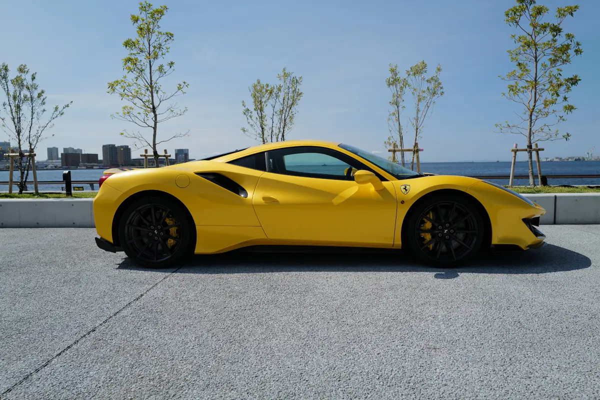イエローのフェラーリ488ピスタ
