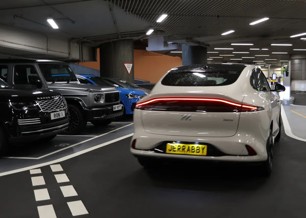 香港を走る中国製EV