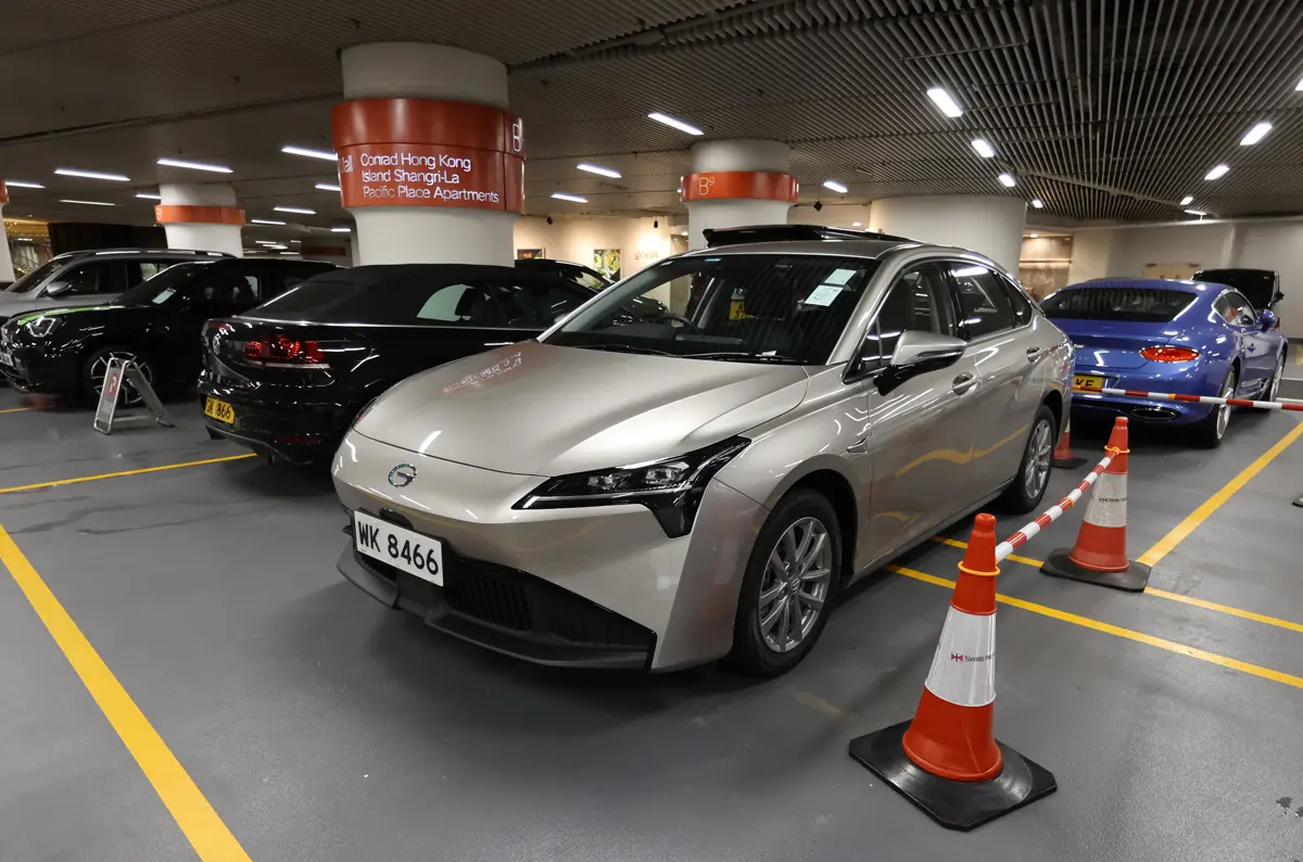 香港を走る中国製EV