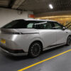 香港の駐車場に停車するシャオペンのEV