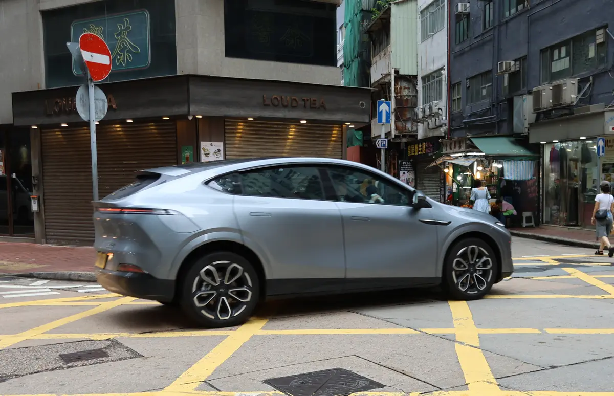 香港を走るシャオペンのEV