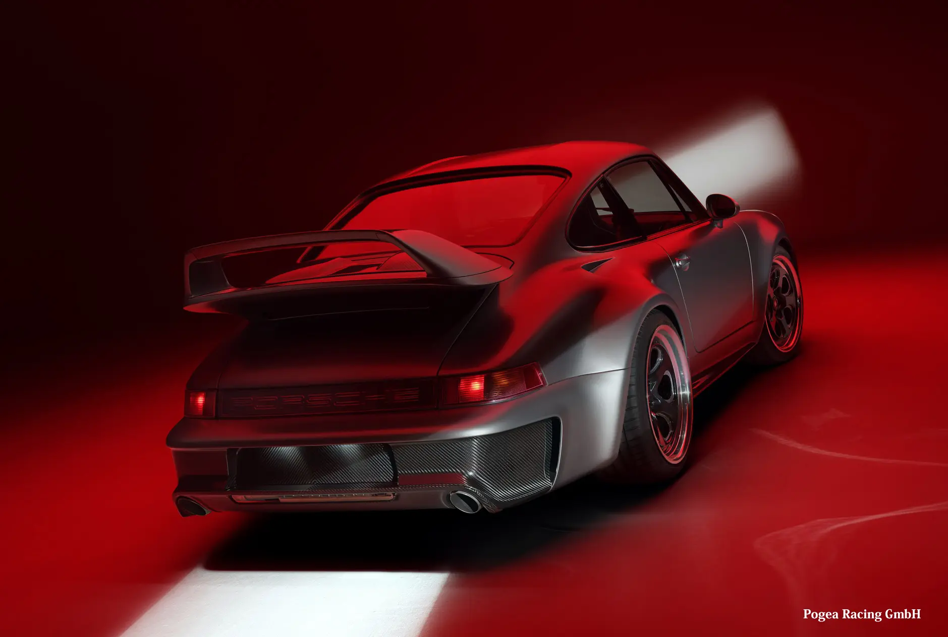 ポゲアレーシングによるポルシェ911のレストモッド〜エクステリア(リア)