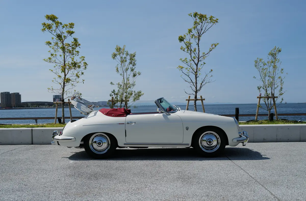 ホワイトのポルシェ356Bロードスター