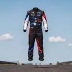 アルピーヌとサベルトが共同開発した超軽量レーシングスーツ