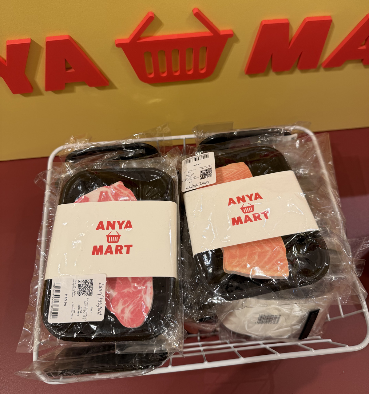 アニヤ ハインドマーチのポップアップストア「アニヤマート」にて生鮮食品とのコラボ製品