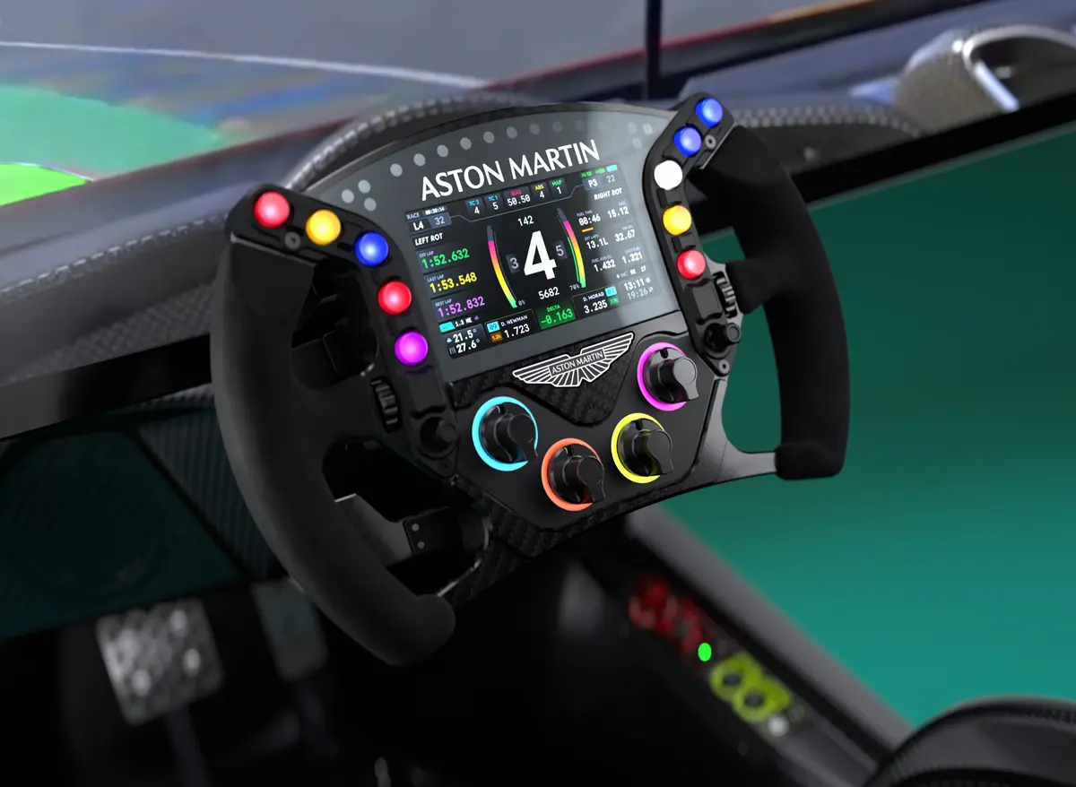 アストンマーティンのシミュレーター「AMR-C01-R ハイパーカー・エディション」〜ステアリングホイール