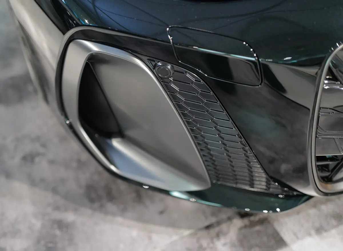 新型アウディA6のフロントバンパー