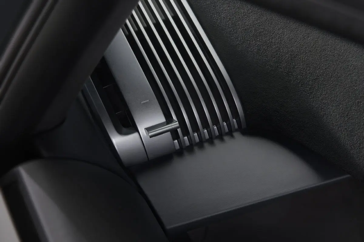 アウディの新型スーパーカーコンセプト「ヌヴォラーリ」のインテリア