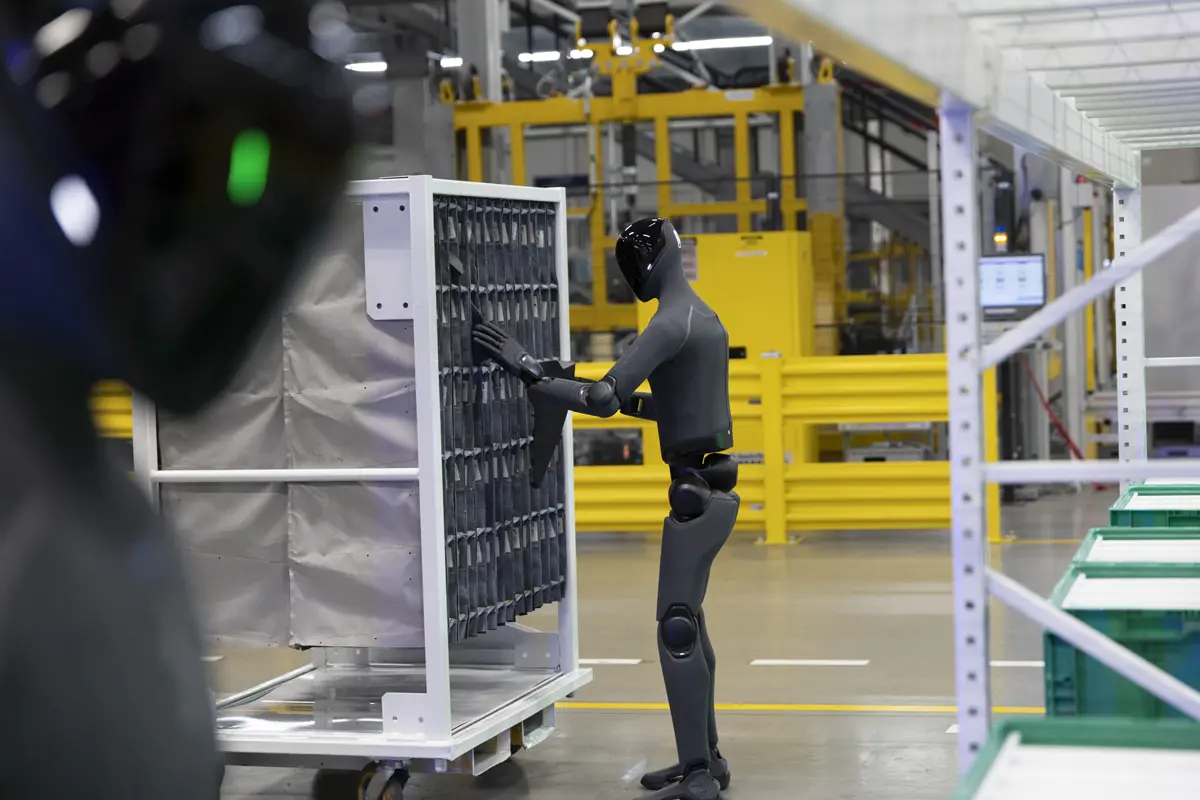 BMWの工場で導入されるAIロボット、フィギュア03の作業風景