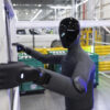 BMWの工場で導入されるAIロボット、フィギュア03の作業風景