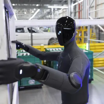 BMWの工場で導入されるAIロボット、フィギュア03の作業風景