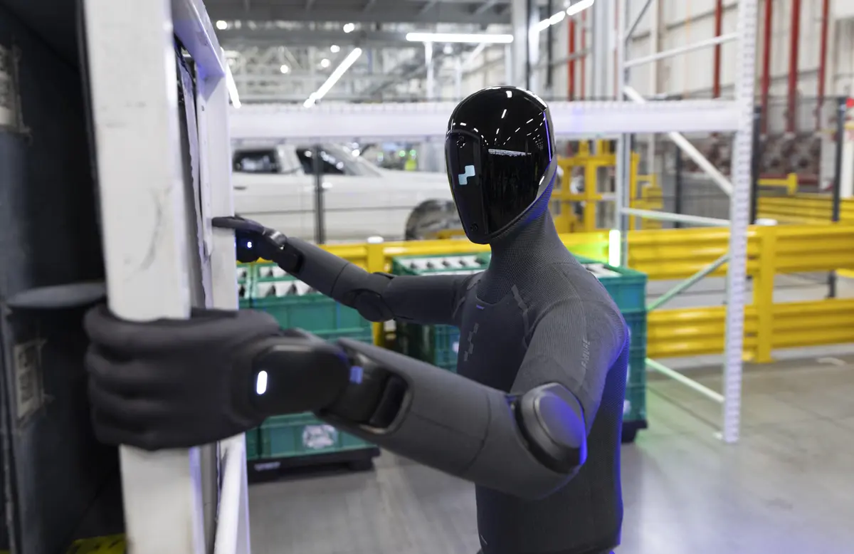 BMWの工場で導入されるAIロボット、フィギュア03の作業風景