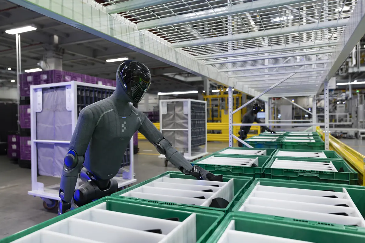 BMWの工場で導入されるAIロボット、フィギュア03の作業風景