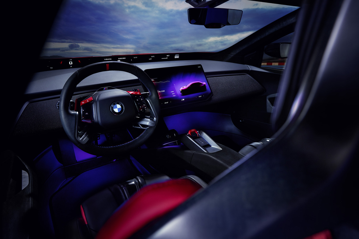 BMW M コンセプト・ノイエ・クラッセ(レッド)のインテリア