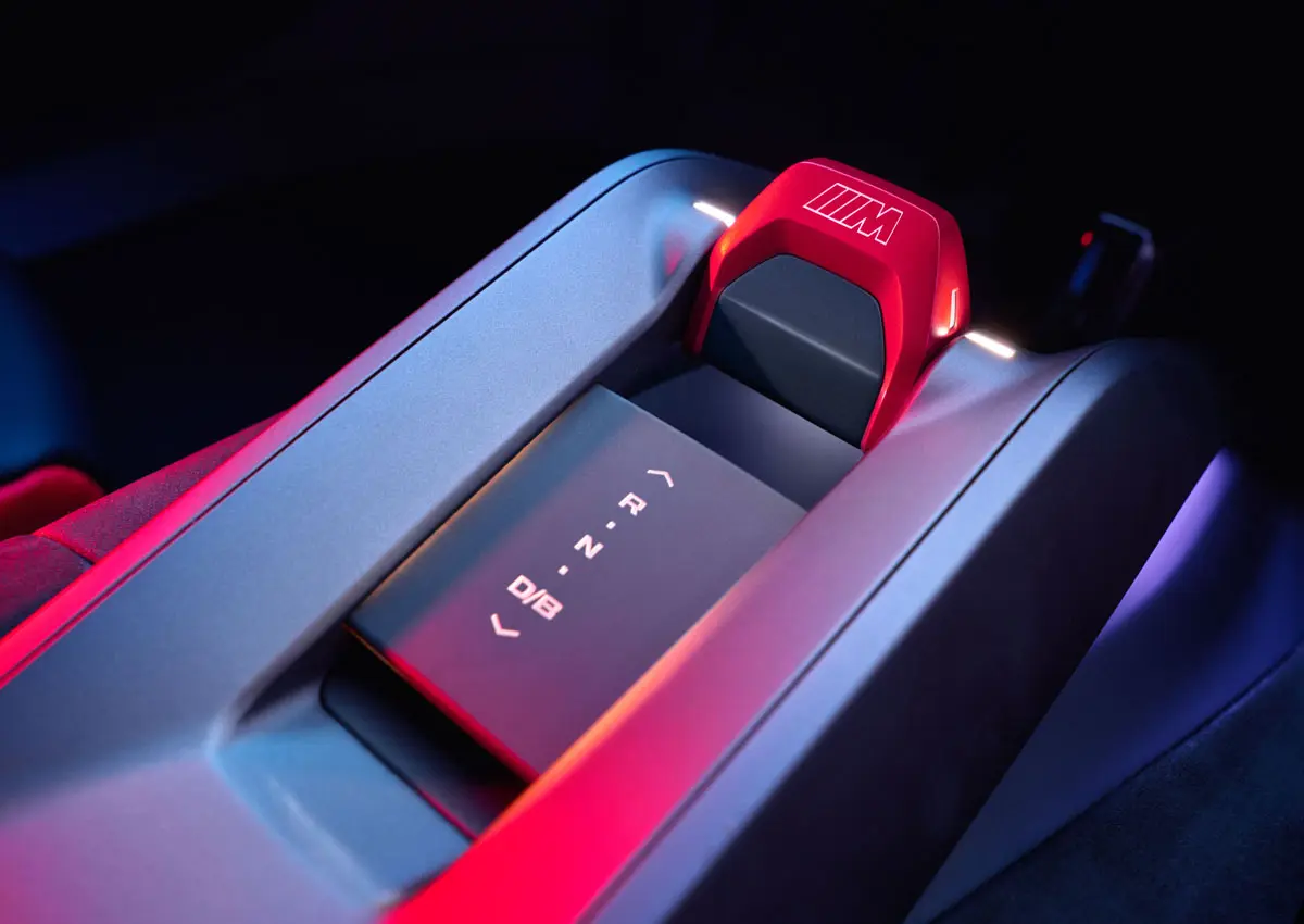 BMW M コンセプト・ノイエ・クラッセ（レッド）のインテリア〜モードスイッチ
