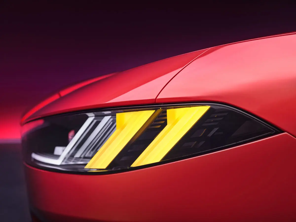 BMW M コンセプト・ノイエ・クラッセ（レッド）のヘッドライト