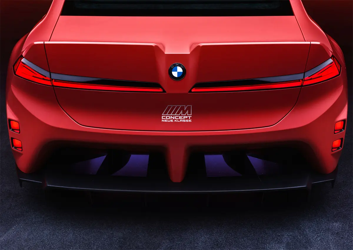 BMW M コンセプト・ノイエ・クラッセ（レッド）のリア