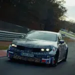 新型BMW M3（カモフラージュ、走行）