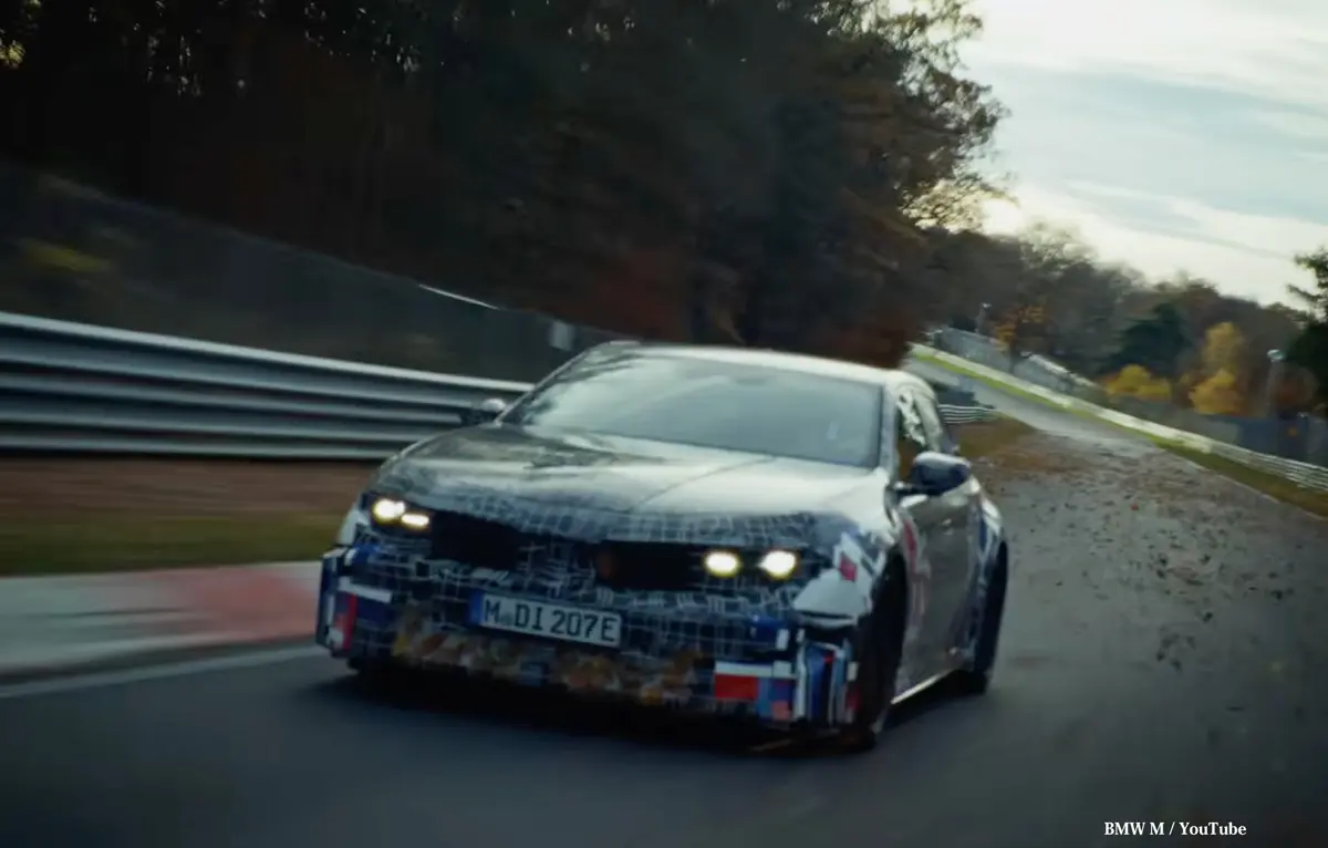 新型BMW M3(カモフラージュ、走行)