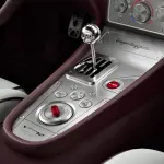 カロッツェリア トゥーリング スーパーレッジェーラによるフェラーリ550のレストモッド、12 アペルタのインテリア〜シフトノブ