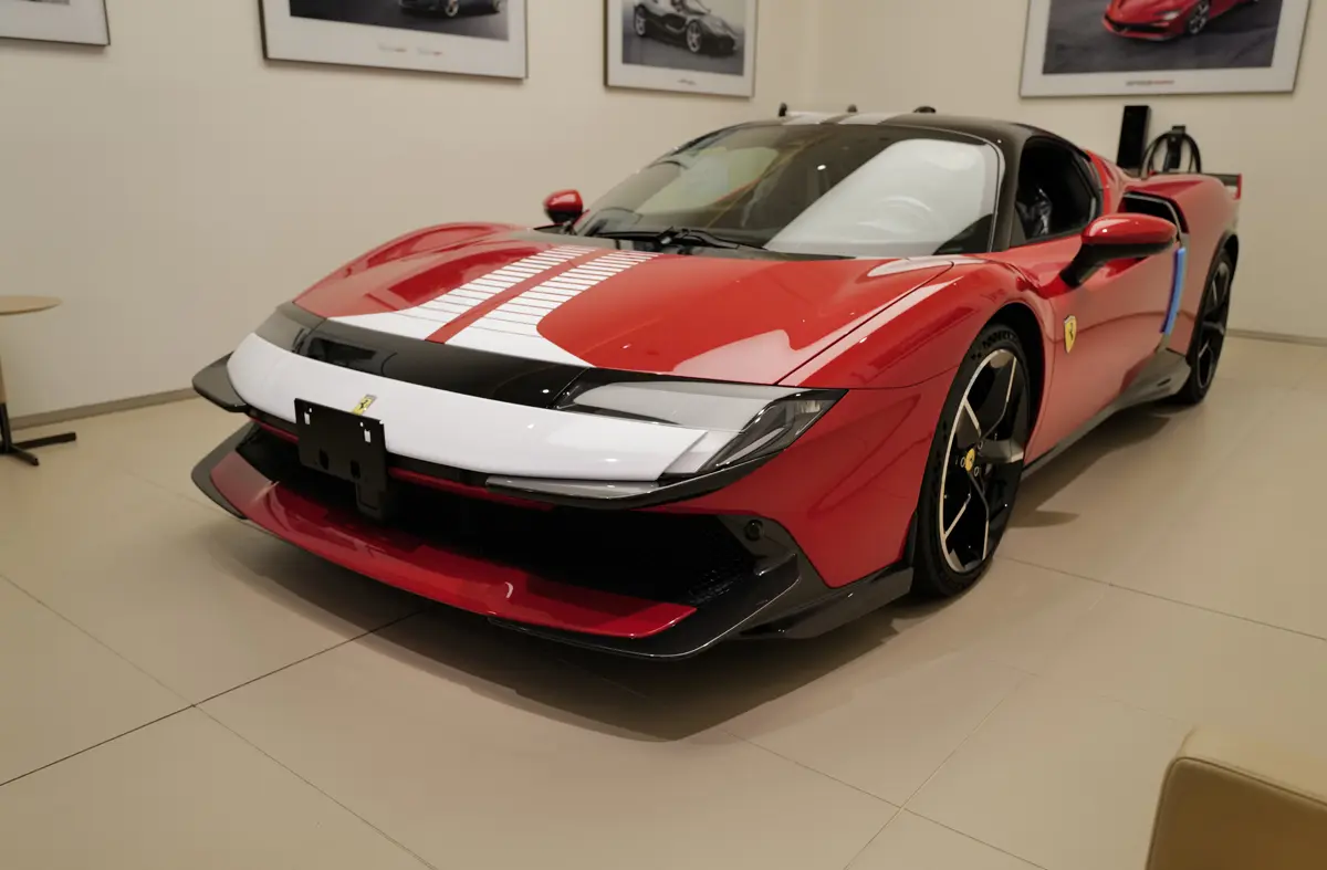 フェラーリ849テスラロッサ「アセットフィオラノパッケージ」装着車のエクステリア〜フロント