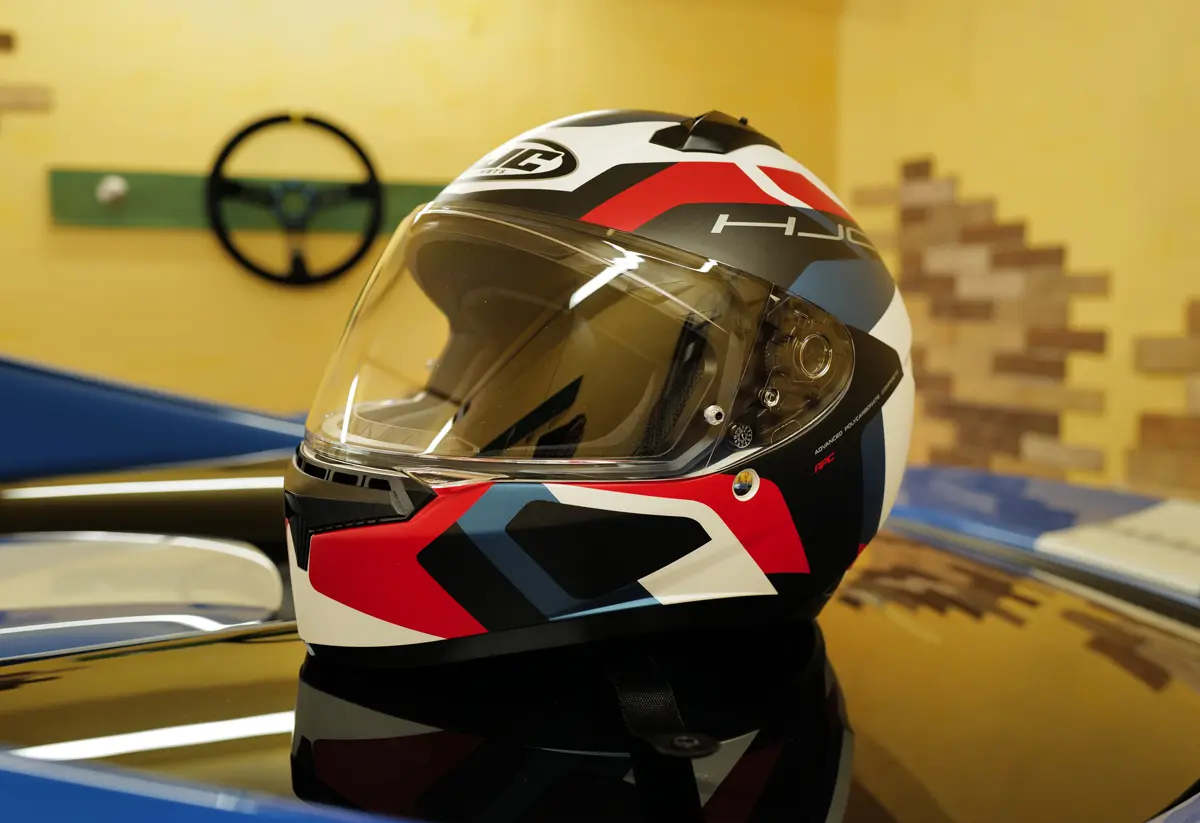 HJCのフルフェイスヘルメット「C10」〜フロント