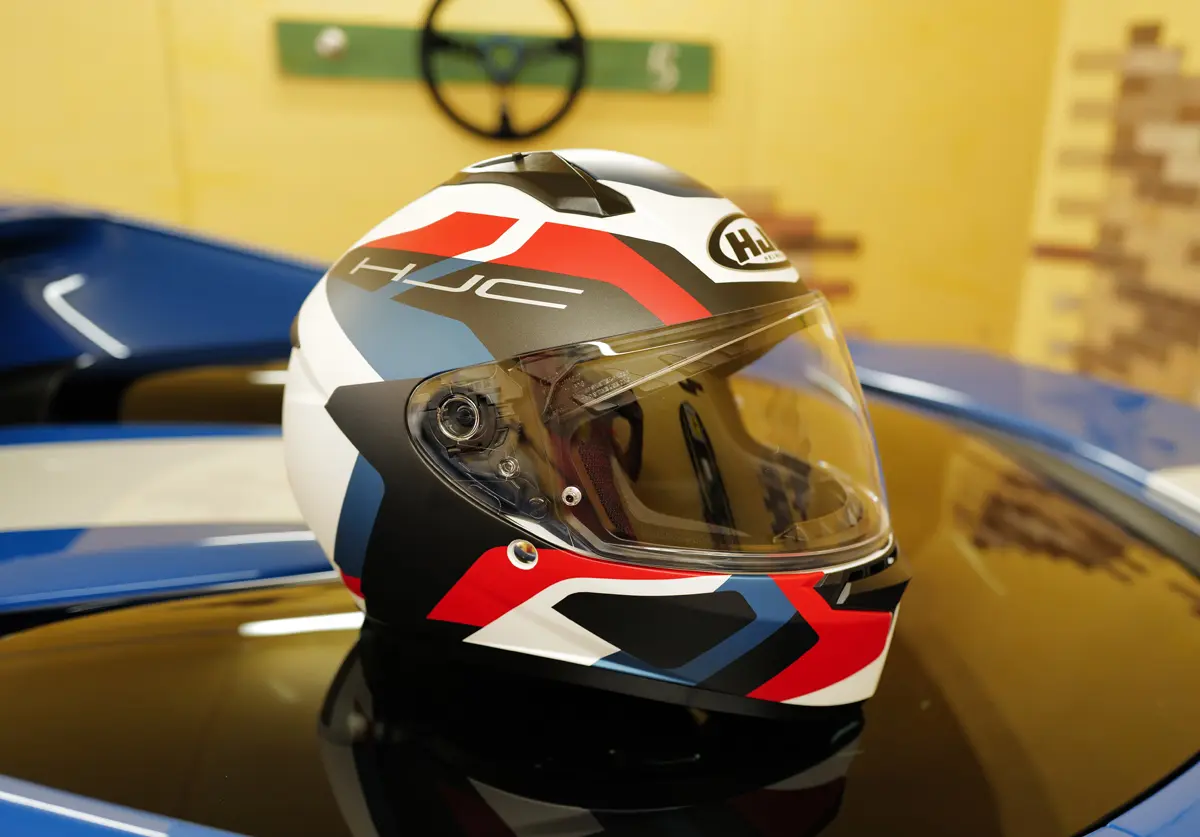 HJCのフルフェイスヘルメット「C10」〜フロント